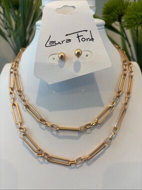 Laura Ford Goldtone elongated
paperclip-style, double or single layer versatile